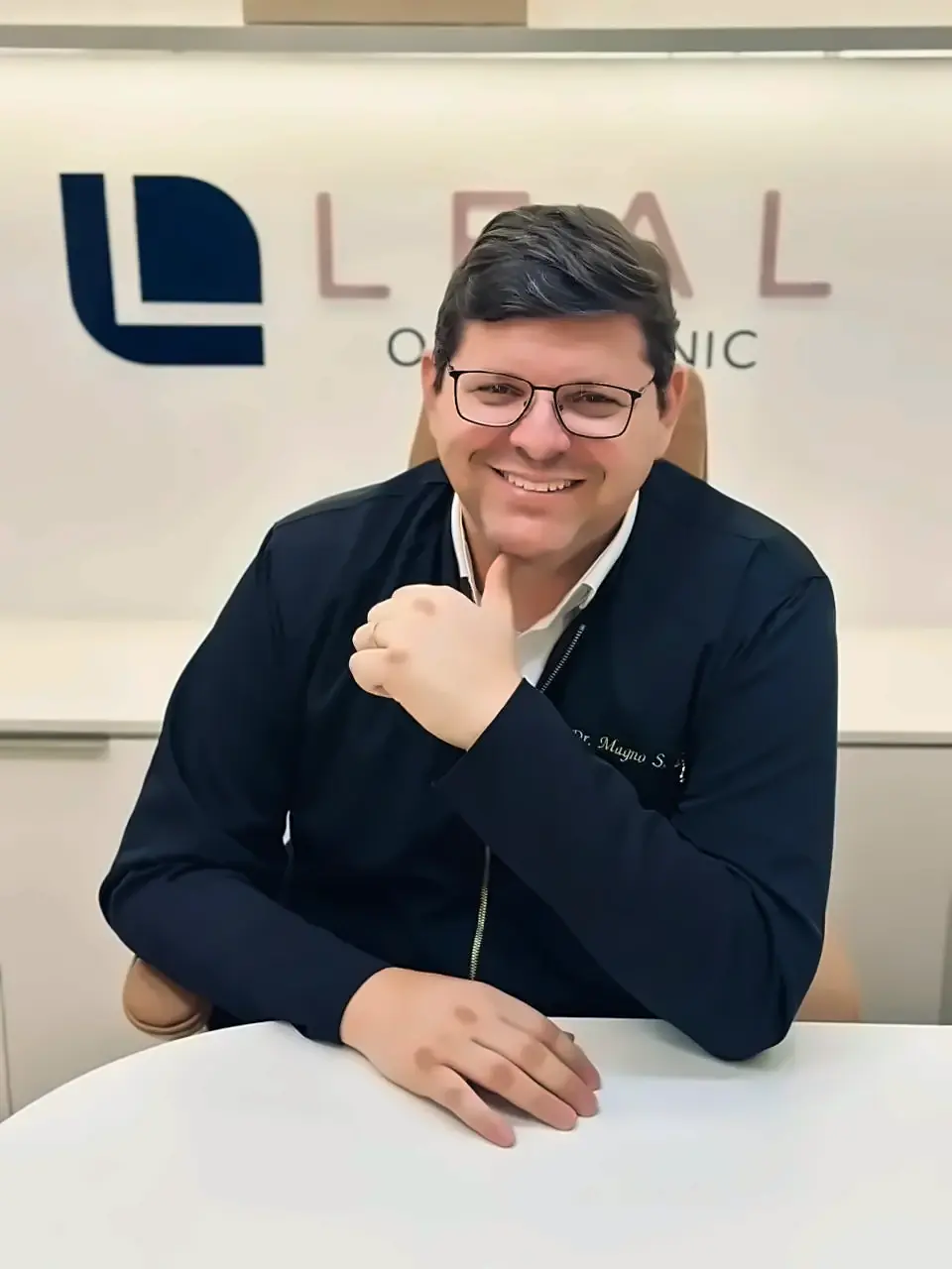Dr. Magno Leal